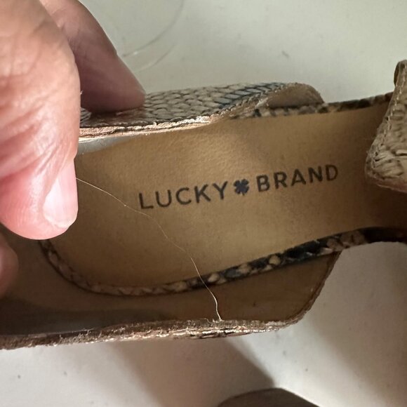 Lucky Brand Womens Snakeskin Textured Peep Toe Block Heel Sandals Size 9M - Picture 4 of 8